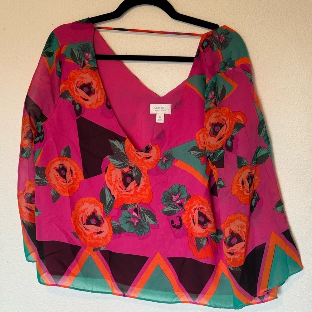 Bisou bisou women’s top size M